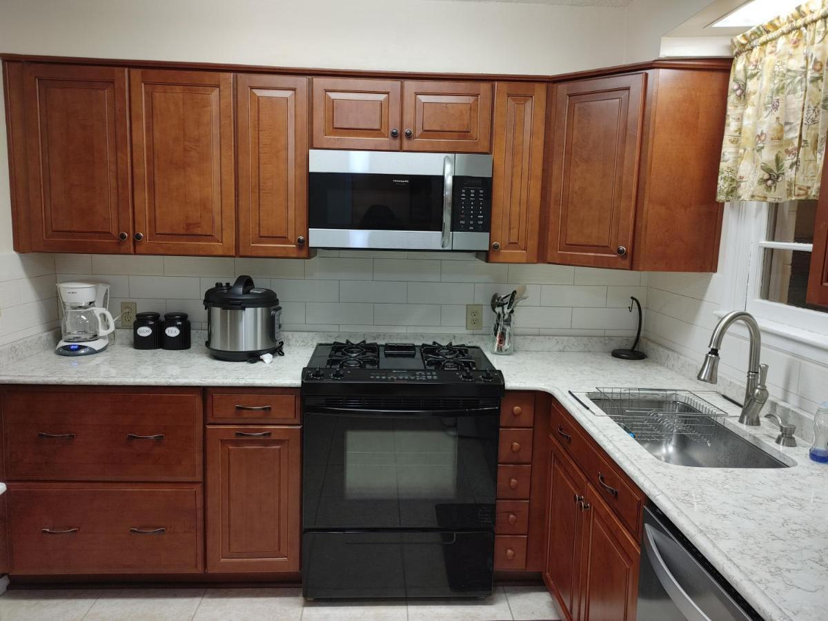 The Kind House Hosting, Low Monthly Rates, Traveling Nurses, Fletc, & Travelers! Brunswick Esterno foto